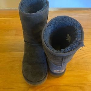 UGG Classic Short Boot size 8 navy